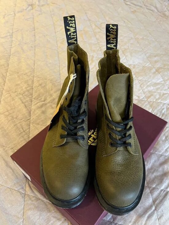 DR. Martens 1460 pascal Olive England main image 5